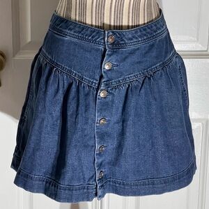 American Eagle Outfitters Denim button front Jean skirt size 8 S176